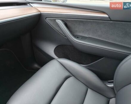 Белый Тесла Model Y, объемом двигателя 0 л и пробегом 18 тыс. км за 29000 $, фото 26 на Automoto.ua