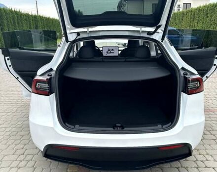 Белый Тесла Model Y, объемом двигателя 0 л и пробегом 5 тыс. км за 29999 $, фото 1 на Automoto.ua
