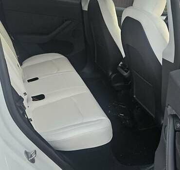 Белый Тесла Model Y, объемом двигателя 0 л и пробегом 1 тыс. км за 39000 $, фото 8 на Automoto.ua