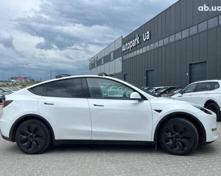 Белый Тесла Model Y, объемом двигателя 0 л и пробегом 33 тыс. км за 34890 $, фото 11 на Automoto.ua