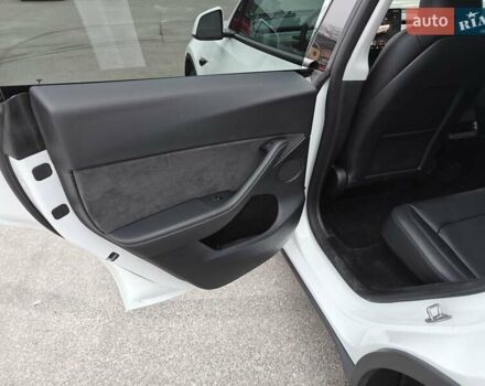 Белый Тесла Model Y, объемом двигателя 0 л и пробегом 18 тыс. км за 29000 $, фото 31 на Automoto.ua