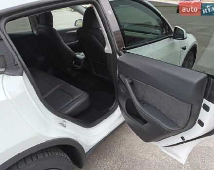 Белый Тесла Model Y, объемом двигателя 0 л и пробегом 18 тыс. км за 29000 $, фото 32 на Automoto.ua