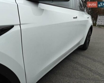 Белый Тесла Model Y, объемом двигателя 0 л и пробегом 18 тыс. км за 29000 $, фото 18 на Automoto.ua