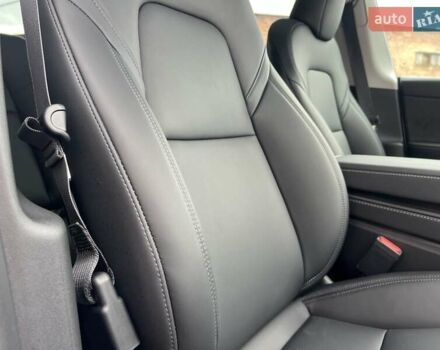 Белый Тесла Model Y, объемом двигателя 0 л и пробегом 2 тыс. км за 34500 $, фото 13 на Automoto.ua