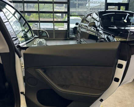 Белый Тесла Model Y, объемом двигателя 0 л и пробегом 22 тыс. км за 34500 $, фото 27 на Automoto.ua