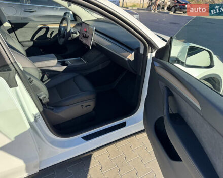 Белый Тесла Model Y, объемом двигателя 0 л и пробегом 26 тыс. км за 29900 $, фото 42 на Automoto.ua