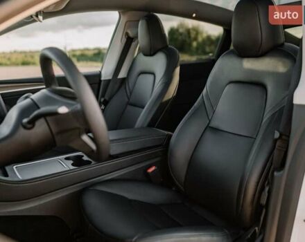 Білий Тесла Model Y, об'ємом двигуна 0 л та пробігом 5 тис. км за 29900 $, фото 44 на Automoto.ua