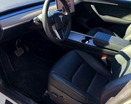 Белый Тесла Model Y, объемом двигателя 0 л и пробегом 19 тыс. км за 24000 $, фото 4 на Automoto.ua
