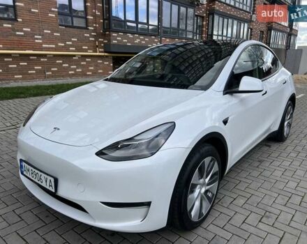 Белый Тесла Model Y, объемом двигателя 0 л и пробегом 2 тыс. км за 34500 $, фото 1 на Automoto.ua
