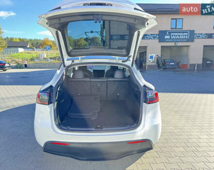 Белый Тесла Model Y, объемом двигателя 0 л и пробегом 26 тыс. км за 29900 $, фото 20 на Automoto.ua