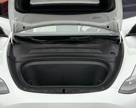 Белый Тесла Model Y, объемом двигателя 0 л и пробегом 23 тыс. км за 26500 $, фото 14 на Automoto.ua