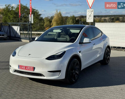 Белый Тесла Model Y, объемом двигателя 0 л и пробегом 26 тыс. км за 29900 $, фото 4 на Automoto.ua