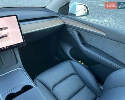 Белый Тесла Model Y, объемом двигателя 0 л и пробегом 34 тыс. км за 30890 $, фото 30 на Automoto.ua