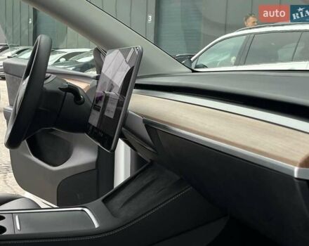 Белый Тесла Model Y, объемом двигателя 0 л и пробегом 33 тыс. км за 32300 $, фото 18 на Automoto.ua