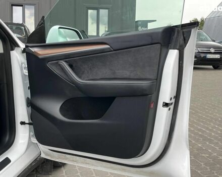 Белый Тесла Model Y, объемом двигателя 0 л и пробегом 33 тыс. км за 34890 $, фото 13 на Automoto.ua