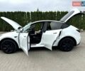 Белый Тесла Model Y, объемом двигателя 0 л и пробегом 5 тыс. км за 29999 $, фото 5 на Automoto.ua