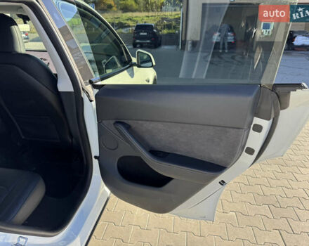 Белый Тесла Model Y, объемом двигателя 0 л и пробегом 26 тыс. км за 29900 $, фото 44 на Automoto.ua