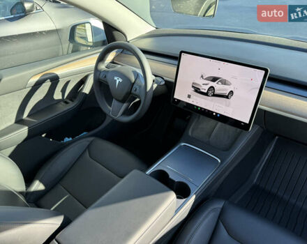Белый Тесла Model Y, объемом двигателя 0 л и пробегом 26 тыс. км за 29900 $, фото 41 на Automoto.ua
