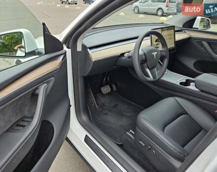 Белый Тесла Model Y, объемом двигателя 0 л и пробегом 12 тыс. км за 30500 $, фото 12 на Automoto.ua