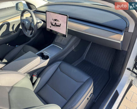 Белый Тесла Model Y, объемом двигателя 0 л и пробегом 26 тыс. км за 29900 $, фото 38 на Automoto.ua