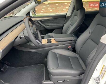 Белый Тесла Model Y, объемом двигателя 0 л и пробегом 2 тыс. км за 34500 $, фото 32 на Automoto.ua