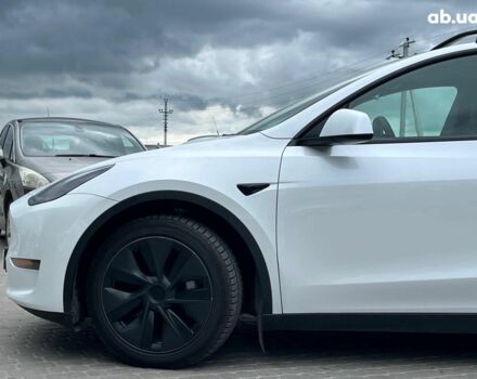 Белый Тесла Model Y, объемом двигателя 0 л и пробегом 33 тыс. км за 34890 $, фото 4 на Automoto.ua