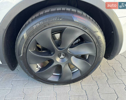 Белый Тесла Model Y, объемом двигателя 0 л и пробегом 26 тыс. км за 29900 $, фото 60 на Automoto.ua