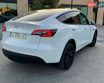 Білий Тесла Model Y, об'ємом двигуна 0 л та пробігом 61 тис. км за 30000 $, фото 5 на Automoto.ua
