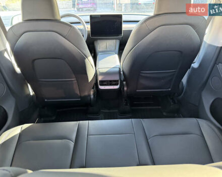 Белый Тесла Model Y, объемом двигателя 0 л и пробегом 26 тыс. км за 29900 $, фото 22 на Automoto.ua