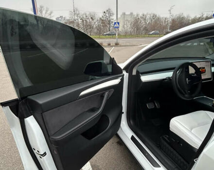 Белый Тесла Model Y, объемом двигателя 0 л и пробегом 6 тыс. км за 33999 $, фото 14 на Automoto.ua