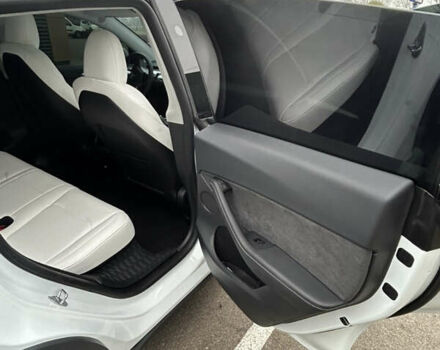 Белый Тесла Model Y, объемом двигателя 0 л и пробегом 6 тыс. км за 33999 $, фото 11 на Automoto.ua