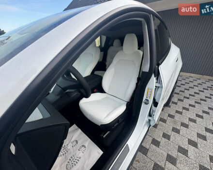 Белый Тесла Model Y, объемом двигателя 0 л и пробегом 1 тыс. км за 61141 $, фото 31 на Automoto.ua