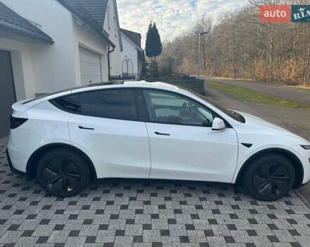 Белый Тесла Model Y, объемом двигателя 0 л и пробегом 1 тыс. км за 61141 $, фото 5 на Automoto.ua
