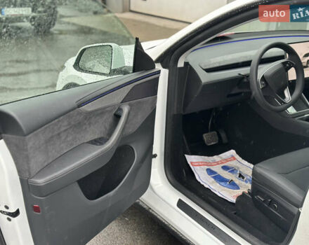 Белый Тесла Model Y, объемом двигателя 0 л и пробегом 1 тыс. км за 58999 $, фото 7 на Automoto.ua