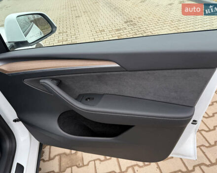 Белый Тесла Model Y, объемом двигателя 0 л и пробегом 1 тыс. км за 35500 $, фото 14 на Automoto.ua