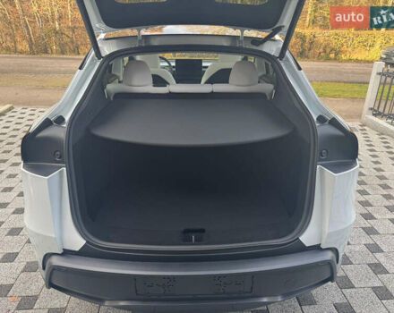 Белый Тесла Model Y, объемом двигателя 0 л и пробегом 1 тыс. км за 61141 $, фото 9 на Automoto.ua