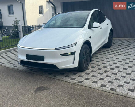 Белый Тесла Model Y, объемом двигателя 0 л и пробегом 1 тыс. км за 61141 $, фото 1 на Automoto.ua