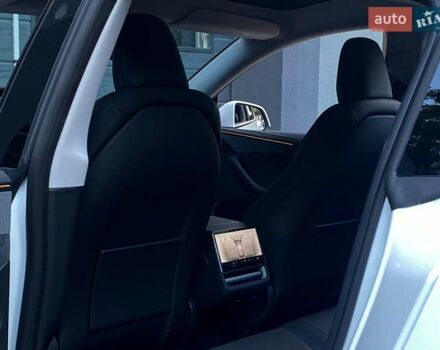 Белый Тесла Model Y, объемом двигателя 0 л и пробегом 1 тыс. км за 63216 $, фото 14 на Automoto.ua