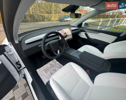 Белый Тесла Model Y, объемом двигателя 0 л и пробегом 1 тыс. км за 61141 $, фото 19 на Automoto.ua