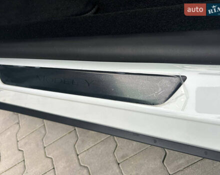 Белый Тесла Model Y, объемом двигателя 0 л и пробегом 1 тыс. км за 63500 $, фото 8 на Automoto.ua