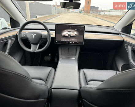 Белый Тесла Model Y, объемом двигателя 0 л и пробегом 1 тыс. км за 35500 $, фото 17 на Automoto.ua