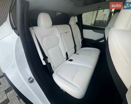 Белый Тесла Model Y, объемом двигателя 0 л и пробегом 1 тыс. км за 61141 $, фото 15 на Automoto.ua