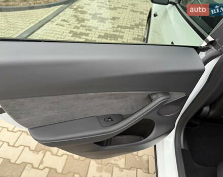 Белый Тесла Model Y, объемом двигателя 0 л и пробегом 1 тыс. км за 35500 $, фото 11 на Automoto.ua