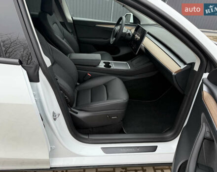 Белый Тесла Model Y, объемом двигателя 0 л и пробегом 1 тыс. км за 35500 $, фото 13 на Automoto.ua