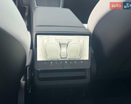 Белый Тесла Model Y, объемом двигателя 0 л и пробегом 1 тыс. км за 61141 $, фото 17 на Automoto.ua