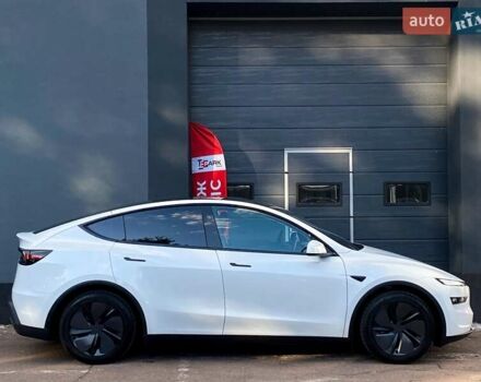 Белый Тесла Model Y, объемом двигателя 0 л и пробегом 1 тыс. км за 63216 $, фото 9 на Automoto.ua