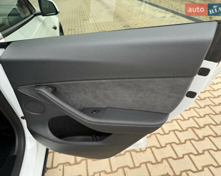 Белый Тесла Model Y, объемом двигателя 0 л и пробегом 1 тыс. км за 35500 $, фото 16 на Automoto.ua