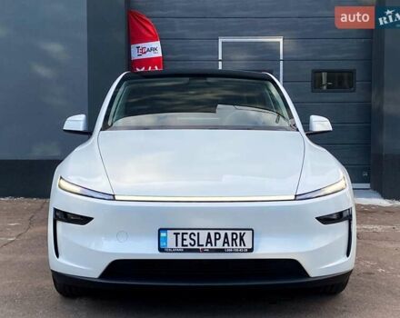 Белый Тесла Model Y, объемом двигателя 0 л и пробегом 1 тыс. км за 63216 $, фото 1 на Automoto.ua