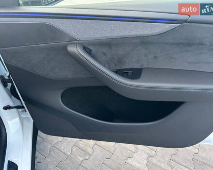 Белый Тесла Model Y, объемом двигателя 0 л и пробегом 1 тыс. км за 63500 $, фото 17 на Automoto.ua