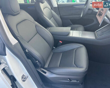 Белый Тесла Model Y, объемом двигателя 0 л и пробегом 1 тыс. км за 63500 $, фото 16 на Automoto.ua